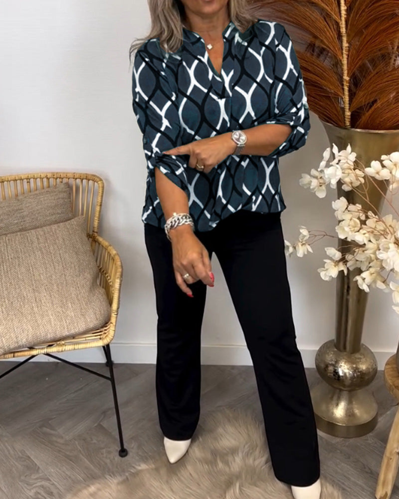 Solène™ – Blouse Graphique à Col en V